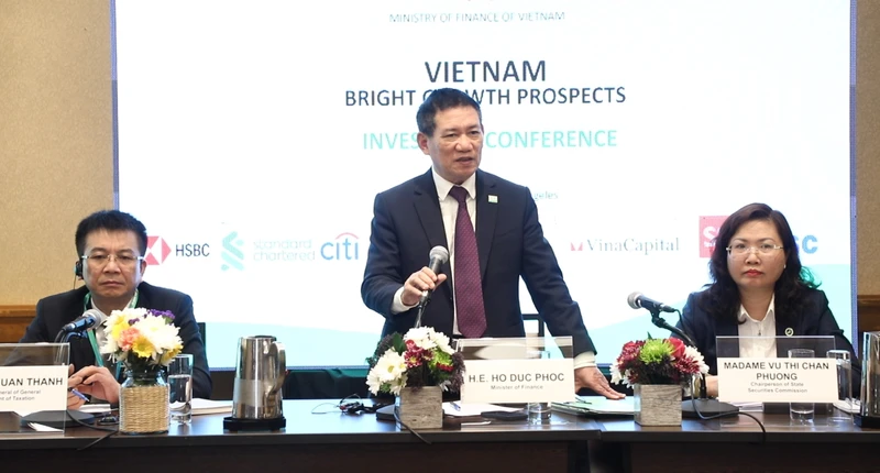 Hội nghị Xúc tiến đầu tư tài chính tại Hoa Kỳ do Bộ trưởng Tài chính Hồ Đức Phớc chủ trì.