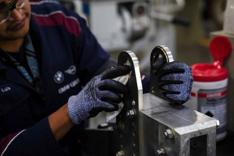 Công nhân làm việc trong một nhà máy tại Mexico. (Ảnh REUTERS)