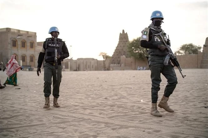 Lực lượng Phái bộ Gìn giữ Hòa bình của Liên hợp quôcs ở Mali (MINUSMA) tuần tra tại Timbuktu (Mali). (Ảnh: AFP/TTXVN)