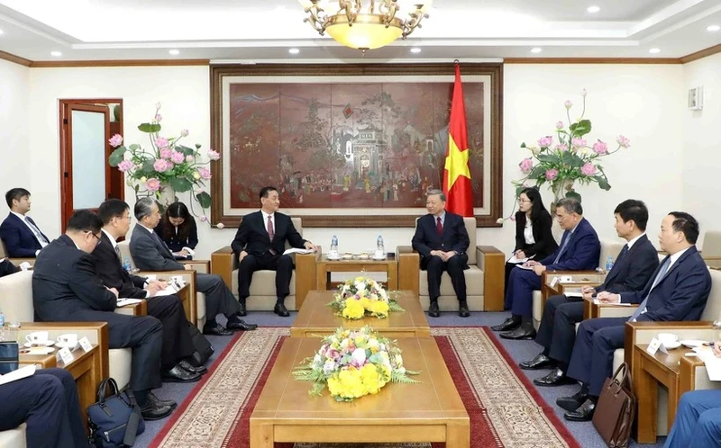 Đại tướng Tô Lâm, Bộ trưởng Công an tiếp Thứ trưởng Công an Trung Quốc Trần Tư Nguyên. (Ảnh: TTXVN)