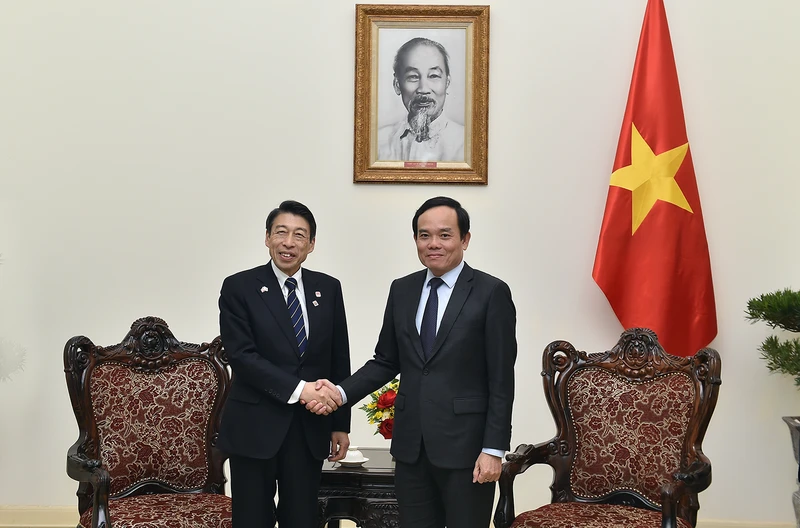 Phó Thủ tướng Trần Lưu Quang tiếp Thống đốc tỉnh Fukuoka Hattori Seitaro. Ảnh: VGP