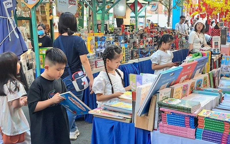 Đường sách TP Hồ Chí Minh (tại đường Nguyễn Văn Bình, Quận 1, TP Hồ Chí Minh). Ảnh: hcmcpv.org.vn