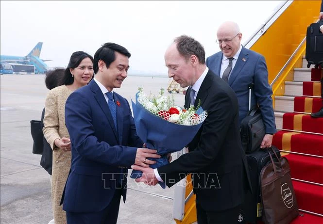 Trưa 24/3/2024, Chủ tịch Quốc hội Cộng hòa Phần Lan Jussi Halla-aho đến Hà Nội, bắt đầu thăm chính thức Việt Nam. Ảnh: TTXVN