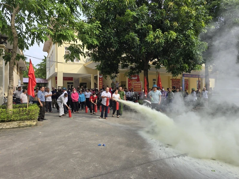 Tập huấn phòng cháy, chữa cháy.