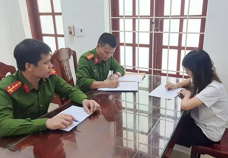Đối tượng Nguyễn Thị Minh tại cơ quan Công an. (Ảnh: Công an Thanh Hóa)
