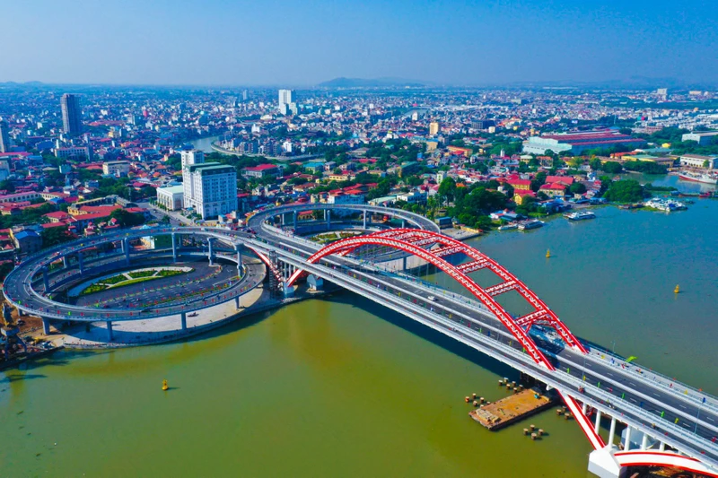 Hải Phòng phấn đấu trở thành thành phố đi đầu cả nước trong sự nghiệp công nghiệp hóa, hiện đại hóa.