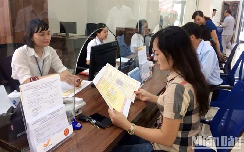 Trung tâm hành chính công tỉnh Hưng Yên phục vụ nhân dân và các đơn vị trên địa bàn tỉnh.