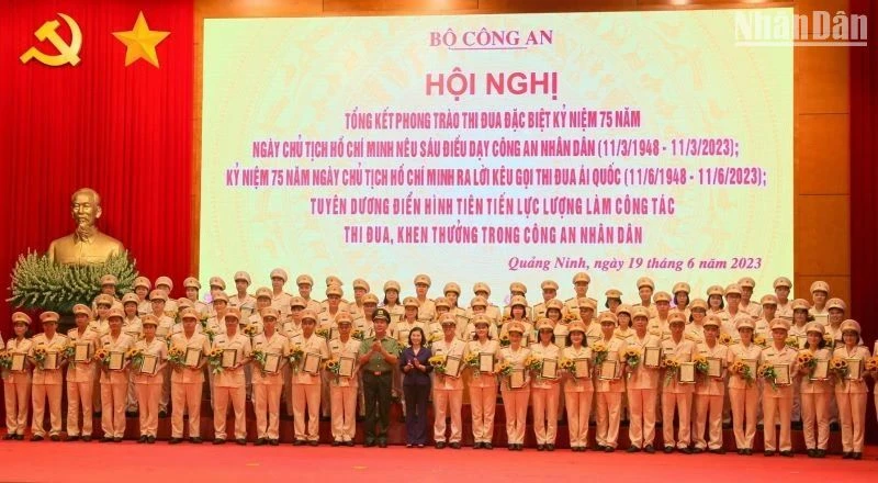 75 điển hình tiên tiến làm công tác thi đua, khen thưởng trong Phong trào thi đua đặc biệt kỷ niệm 75 năm Ngày Chủ tịch Hồ Chí Minh nêu Sáu điều dạy Công an nhân dân, tháng 6/2023. 