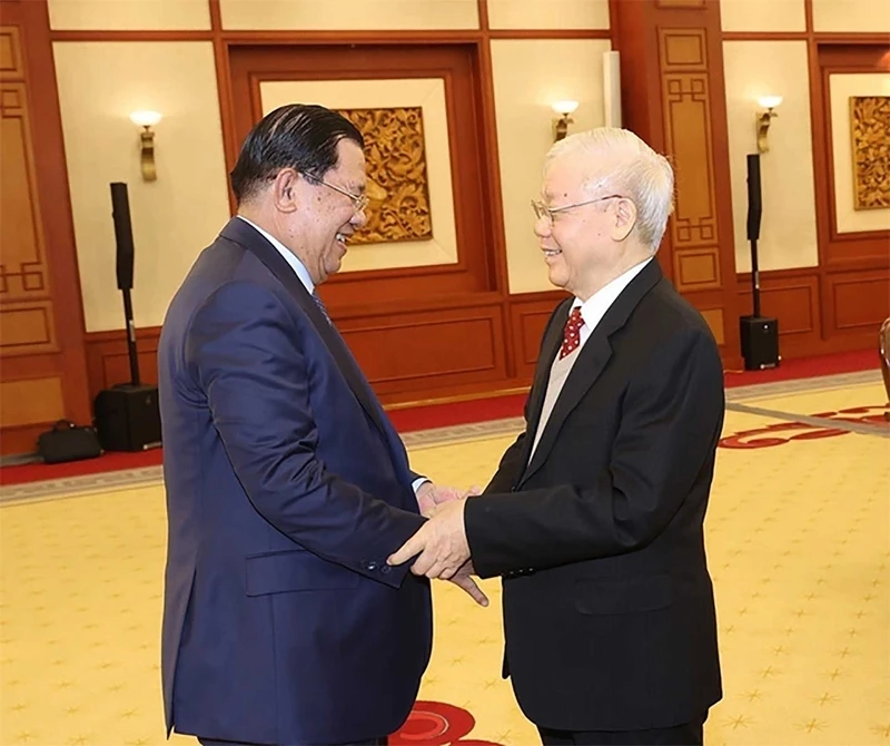Tổng Bí thư Nguyễn Phú Trọng và Chủ tịch Đảng Nhân dân Campuchia, Thủ tướng Chính phủ Vương quốc Campuchia Hun Sen, ngày 18/2/2023. Ảnh: TTXVN 