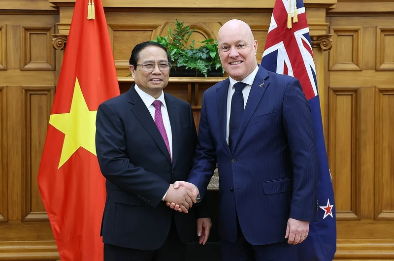 Thủ tướng Phạm Minh Chính với Thủ tướng New Zealand Christopher Luxon tại New Zealand tháng 3/2024. (Ảnh: Dương Giang/TTXVN)