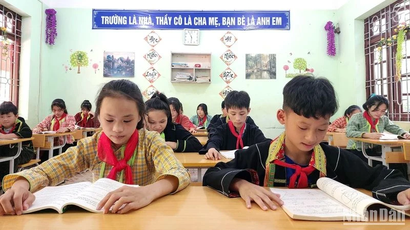 Giờ học tại Trường phổ thông dân tộc bán trú tiểu học và THCS xã Thanh Lòa (huyện Cao Lộc, Lạng Sơn). Ảnh: QUÝ TÙNG 