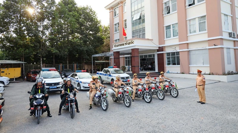 Công an thành phố Cần Thơ ra quân đợt cao điểm bảo đảm an toàn giao thông và an ninh trật tự Tết 2024.