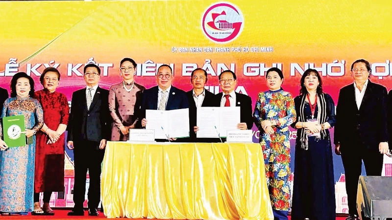  Lễ ký kết Biên bản ghi nhớ hợp tác giữa Hội Doanh nghiệp Việt Nam tại Lào và Hiệp hội Doanh nghiệp Thái Lan- Việt Nam vào đầu tháng 4/2025.