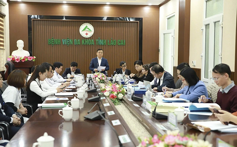 Thẩm định các điều kiện để thực hiện kỹ thuật lấy, ghép thận từ người hiến sống và người hiến chết não tại Bệnh viện đa khoa tỉnh Lào Cai.