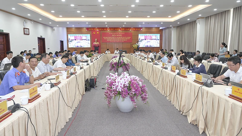 Quang cảnh Hội nghị triển khai Kế hoạch lấy ý kiến về dự thảo Nghị quyết sửa đổi, bổ sung một số điều của Hiến pháp năm 2013.