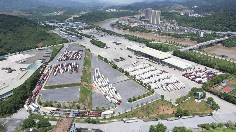 Cửa khẩu quốc tế đường bộ số II (Kim Thành) tỉnh Lào Cai.
