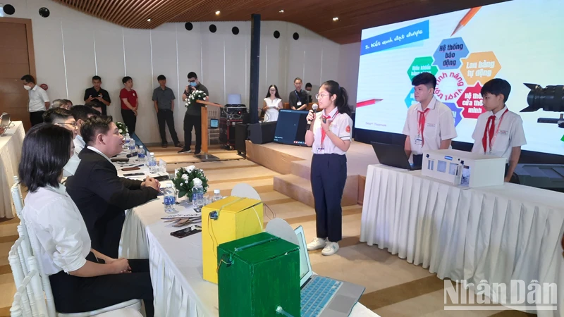 Học sinh Thành phố Hồ Chí Minh tham gia cuộc thi chuyển đổi số trong ngành giáo dục.
