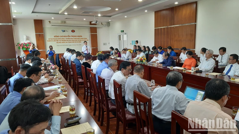 Quang cảnh buổi làm việc.