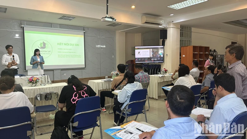 Quang cảnh Hội thảo “Hệ thống xử lý nước thải bằng vi tảo cho khu công nghiệp, khu dân cư và tòa nhà”. 