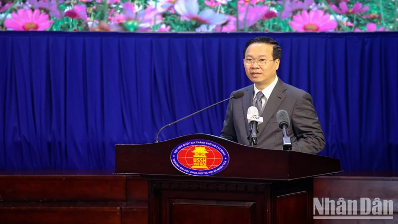 Chủ tịch nước Võ Văn Thưởng phát biểu chúc mừng thầy, cô giáo Trường đại học Khoa học xã hội và Nhân văn.