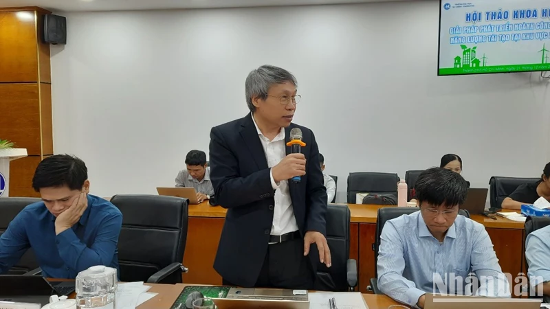 Đại biểu phát biểu tại hội thảo.