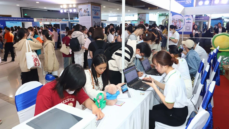Các doanh nghiệp tham gia tuyển dụng tại chương trình.