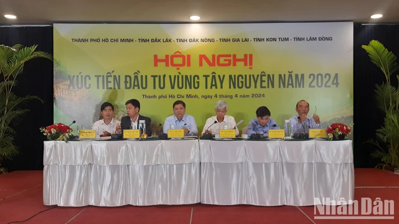 Đại diện lãnh đạo các địa phương vùng Tây Nguyên và Thành phố Hồ Chí Minh chủ trì hội nghị.