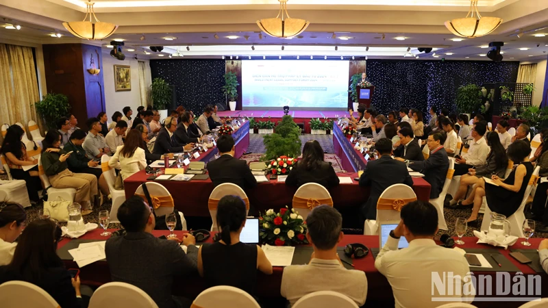 Quang cảnh diễn đàn.