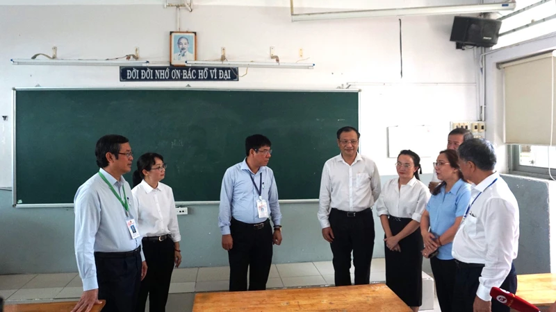 Đoàn công tác của Bộ Giáo dục và Đào tạo kiểm tra công tác chuẩn bị kỳ thi tốt nghiệp trung học phổ thông năm 2024.