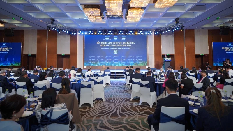 Quang cảnh Diễn đàn.