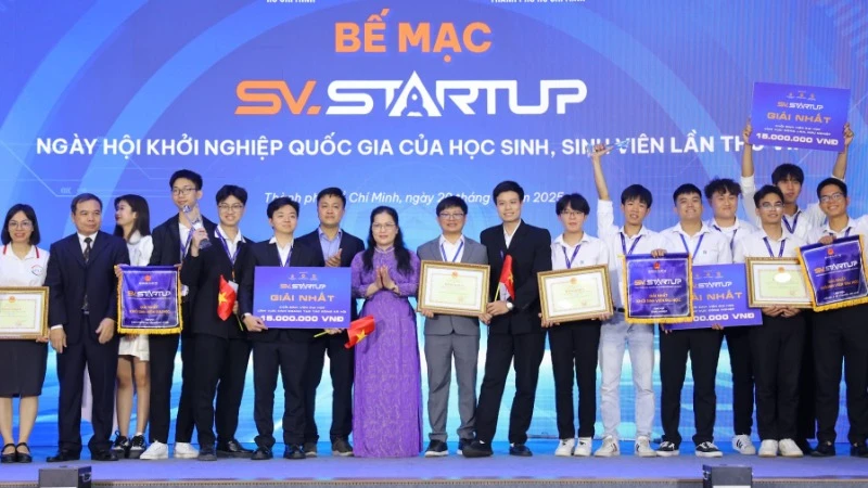 Trao giải Cuộc thi “Học sinh, sinh viên với ý tưởng khởi nghiệp” lần thứ VII.