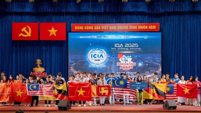 Các đội nhận Giải thưởng Innovation Award.