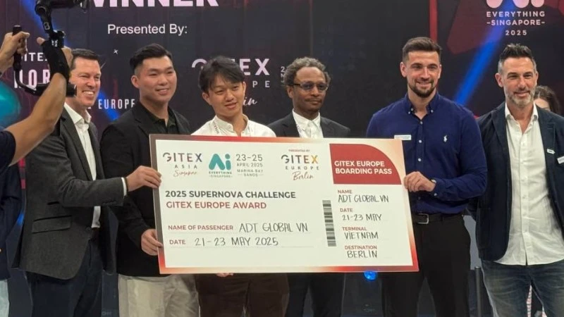 Nomi, trợ lý tài chính cá nhân ứng dụng trí tuệ nhân tạo (AI) giành giải Nhất tại GITEX Asia 2025 (Ảnh CTV)