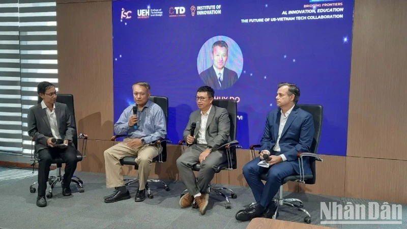 Các diễn giả tham gia thảo luận tại toạ đàm.