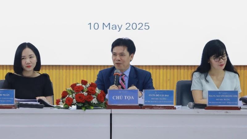 Ban chủ toạ điều phối phiên thảo luận.