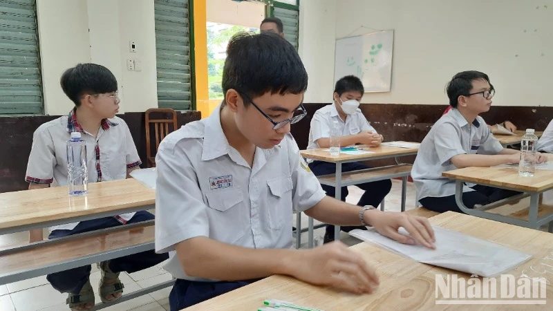 Học sinh Thành phố Hồ Chí Minh tham gia kỳ thi tuyển sinh lớp 10 công lập