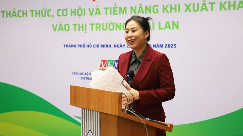 Bà Hồ Thị Quyên, Phó Giám đốc Trung tâm Xúc tiến Thương mại và Đầu tư Thành phố Hồ Chí Minh, phát biểu tại Hội thảo.