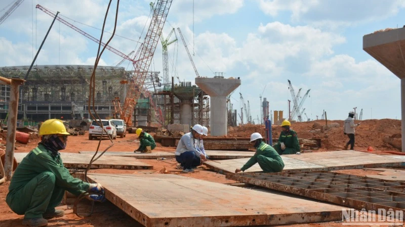 Trên công trường thi công Cảng hàng không quốc tế Long Thành.