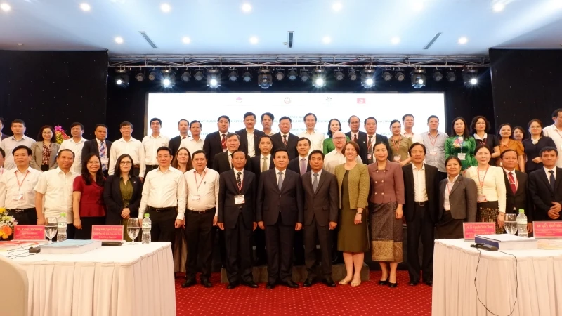 Các đại biểu tham dự hội thảo.