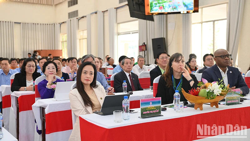 Đại biểu dự Tọa đàm “Hội quán đồng hành cùng sự phát triển kinh tế-xã hội địa phương”.