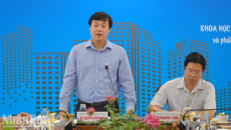 Bí thư Tỉnh ủy Đồng Tháp Lê Quốc Phong phát biểu tại buổi làm việc với Sở Khoa học và Công nghệ. (Ảnh: HỮU NGHĨA)