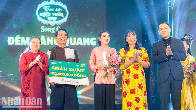 Cặp đôi tài tử Nguyễn Thanh Phong và Huỳnh Thị Kim Tuyến giành ngôi vị quán quân.