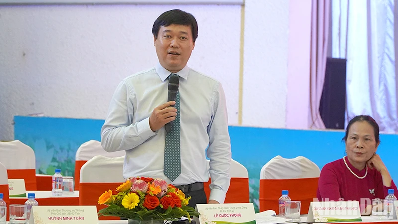 Bí thư Tỉnh ủy Đồng Tháp Lê Quốc Phong phát biểu tại buổi họp mặt. (Ảnh: HỮU NGHĨA)