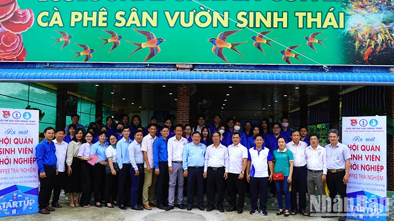 Các đại biểu tham dự buổi ra mắt Hội quán.