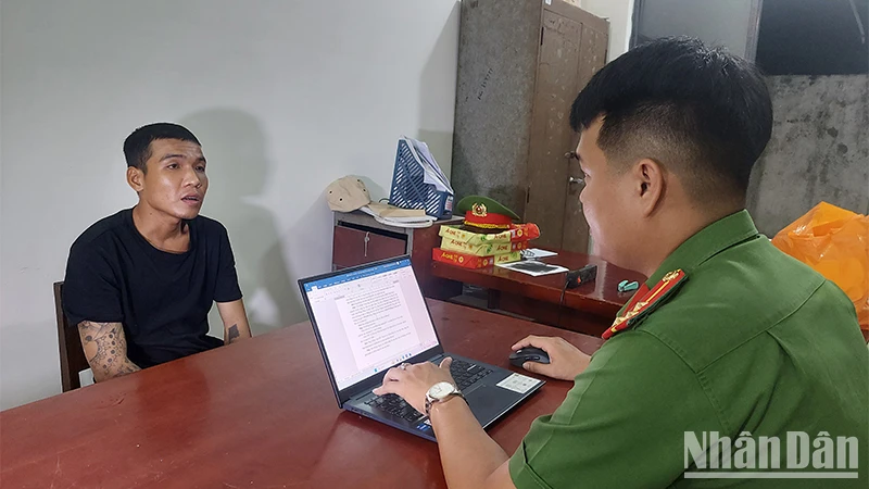 Đối tượng Bùi Nghĩa Hiệp tại cơ quan công an.