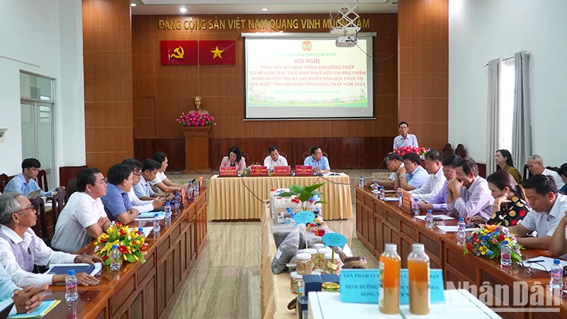 Nông dân trình bày tại hội nghị. (Ảnh: HỮU NGHĨA)