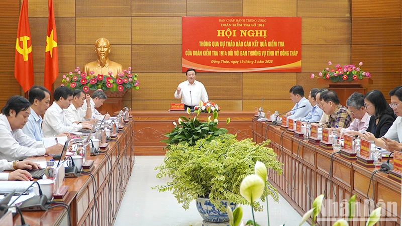 Quang cảnh buổi làm việc. (Ảnh: HỮU NGHĨA)