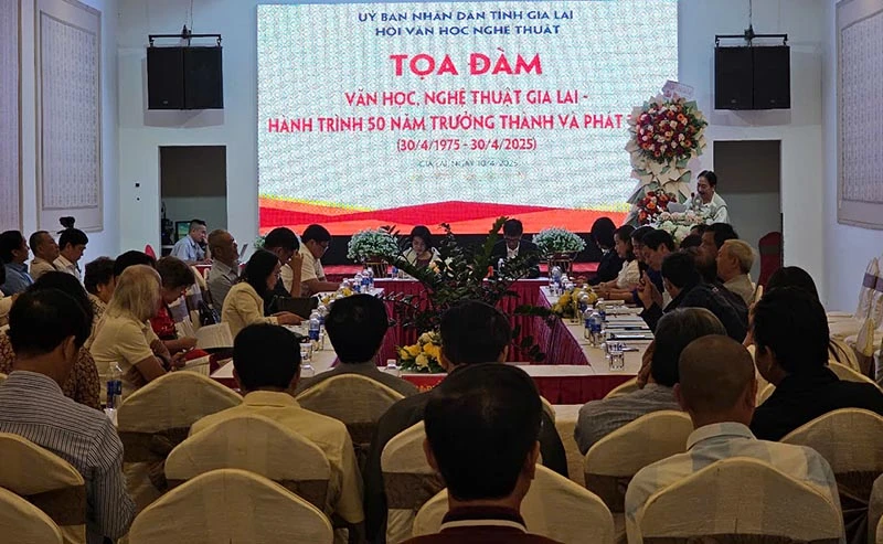 Quang cảnh buổi tọa đàm.
