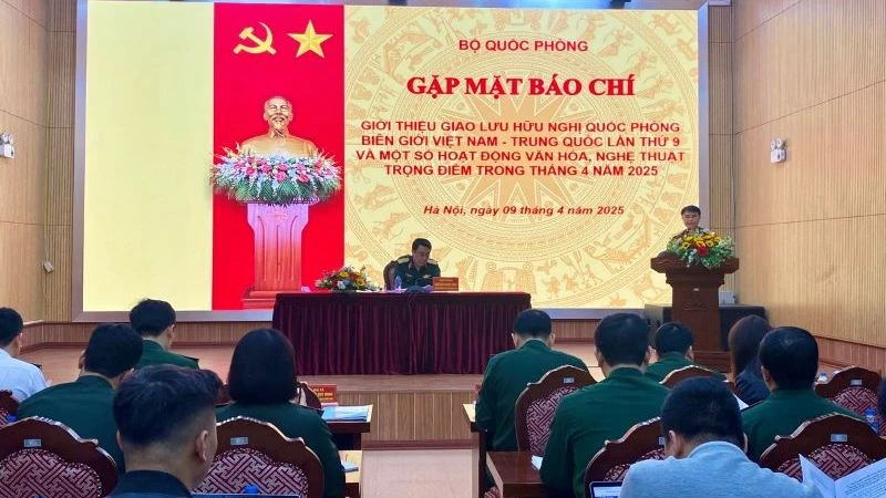 Quang cảnh buổi gặp mặt báo chí. (Ảnh: ĐỖ THOA)