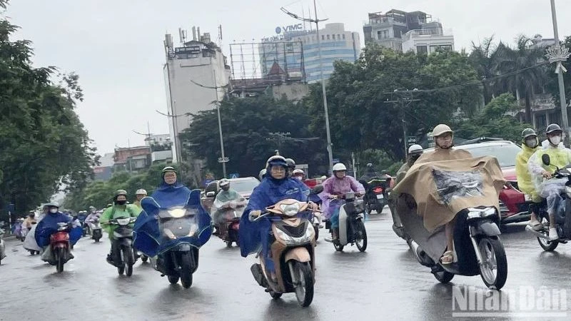 Dự báo khu vực Hà Nội, nhiều mây, ngày có mưa rào và rải rác có dông. (Ảnh: Đ.T)